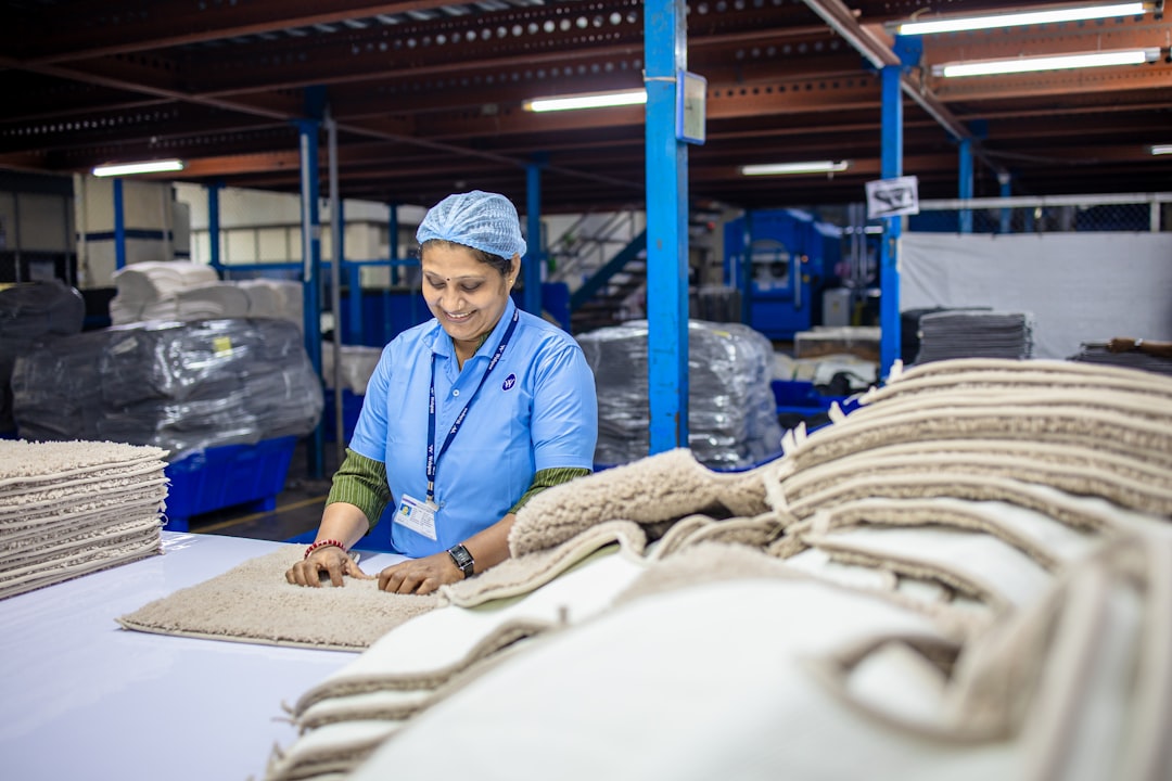 Широкая ткань на производстве