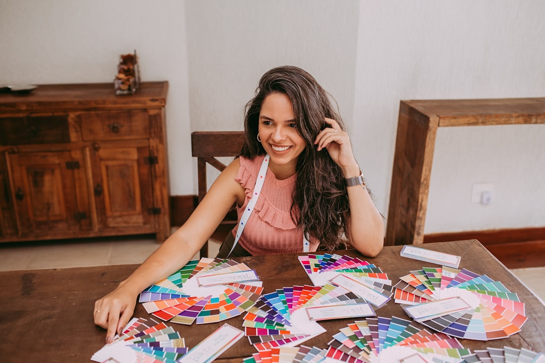 Неоновые и флуоресцентные цвета